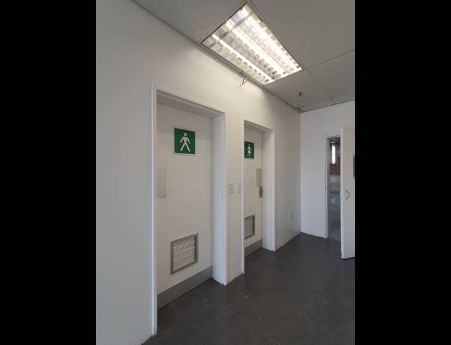 4,892M² WAREHOUSE TO LET IN POMONA